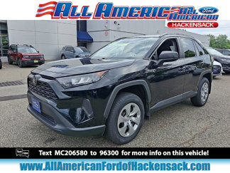 Used 2021 Toyota RAV4 LE image 1