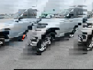 New 2025 Jeep Grand Cherokee Laredo image 1