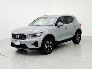 Certified 2025 Volvo XC40 B5 Core image 1