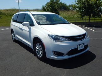 Used 2019 Chrysler Pacifica Touring-L image 1