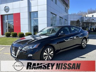 Certified 2022 Nissan Altima 2.5 SV image 1