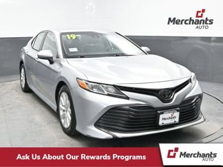 Used 2019 Toyota Camry LE image 1