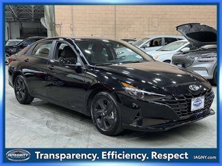 Used 2023 Hyundai Elantra SEL w/ Preferred Accessory Package image 1