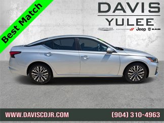 Used 2023 Nissan Altima 2.5 SV image 1
