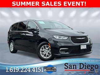 Used 2023 Chrysler Pacifica Touring-L image 1