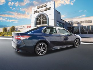 Used 2018 Toyota Camry SE video 3