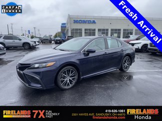 Used 2021 Toyota Camry SE image 1