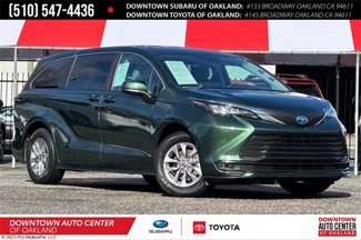 Used 2024 Toyota Sienna LE image 1