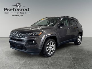 Used 2022 Jeep Compass Latitude image 1