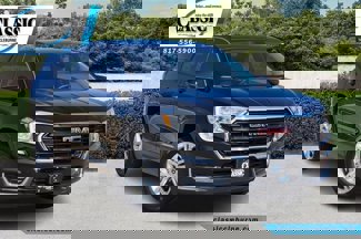 Used 2024 GMC Terrain SLE image 1