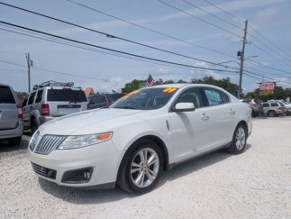 Used 2009 Lincoln MKS image 1