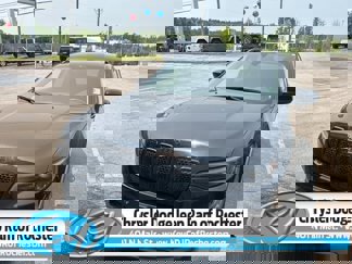Used 2023 Jeep Cherokee Altitude Lux image 1