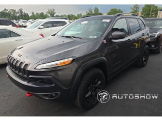 Used 2017 Jeep Cherokee Trailhawk image 1