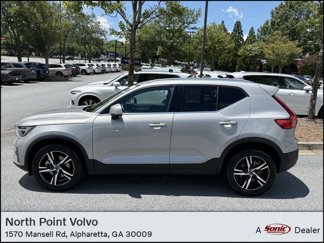 Certified 2025 Volvo XC40 B5 Core image 1