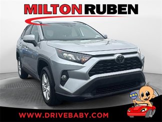 Used 2020 Toyota RAV4 XLE image 1