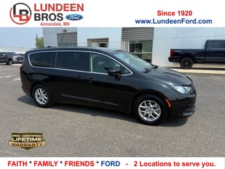 Used 2022 Chrysler Voyager LX image 1