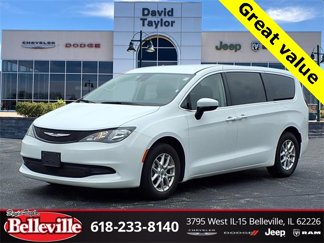 Used 2023 Chrysler Voyager LX image 1