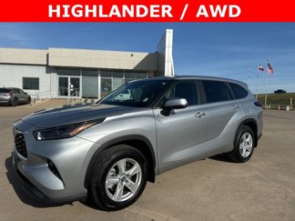 Used 2024 Toyota Highlander LE image 1