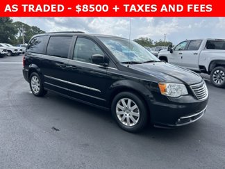 Used 2016 Chrysler Town & Country Touring image 1