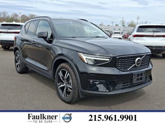 Certified 2023 Volvo XC40 B5 Plus image 1