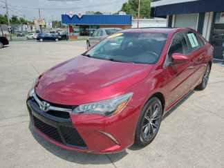 Used 2017 Toyota Camry XSE image 1