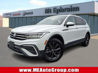 Used 2022 Volkswagen Tiguan SE w/ Panoramic Sunroof Package image 1