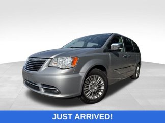 Used 2015 Chrysler Town & Country Touring-L w/ Driver Convenience Group image 1
