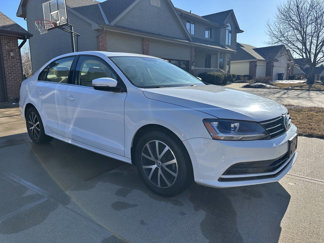 Used 2017 Volkswagen Jetta SE image 1