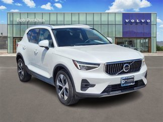 Used 2025 Volvo XC40 B5 Plus image 1