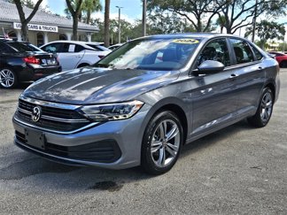 Used 2024 Volkswagen Jetta SE image 1