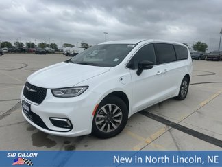 New 2025 Chrysler Pacifica Select image 1