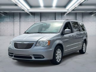 Used 2015 Chrysler Town & Country Touring image 1