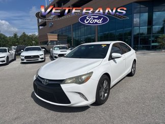 Used 2015 Toyota Camry LE image 1