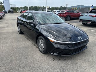 Used 2025 Hyundai Elantra SE image 1