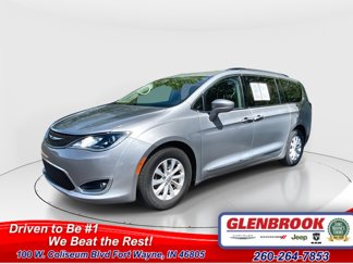 Used 2017 Chrysler Pacifica Touring-L image 1