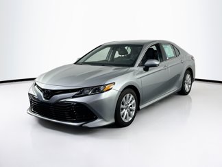 Used 2018 Toyota Camry LE image 1