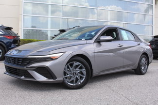 Used 2025 Hyundai Elantra Blue image 1