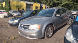 Used 2013 Dodge Avenger SE image 1