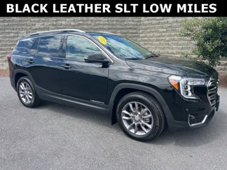 Used 2022 GMC Terrain SLT image 1
