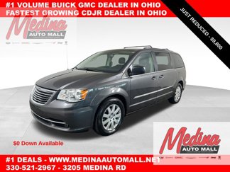 Used 2015 Chrysler Town & Country Touring image 1