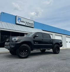 Used 2014 Toyota Tacoma w/ SR5 Package image 1