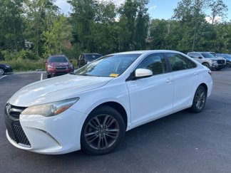 Used 2016 Toyota Camry SE image 1