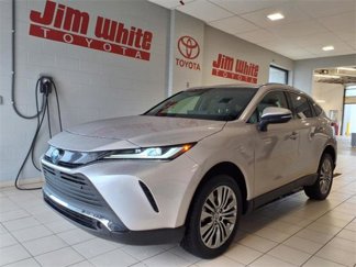 Certified 2022 Toyota Venza XLE image 1