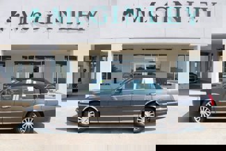 Used 2005 Lincoln Town Car Signature image 1