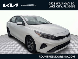 Used 2023 Kia Forte LXS image 1