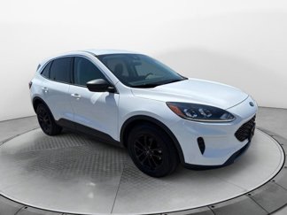 Used 2022 Ford Escape SE image 1