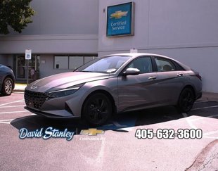 Used 2022 Hyundai Elantra SEL image 1