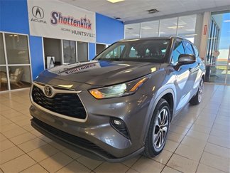 Used 2021 Toyota Highlander XLE image 1