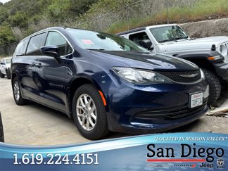 Used 2017 Chrysler Pacifica Touring image 1