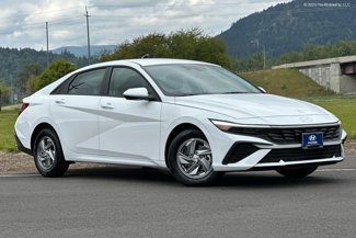 New 2025 Hyundai Elantra SE image 1